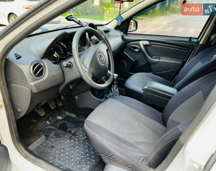 Рено Дастер 2016 в Киеве на Automoto.ua Белый Рено Дастер, объемом двигателя 1.46 л и пробегом 253 тыс. км за 11500 $, фото 14 на Automoto.ua