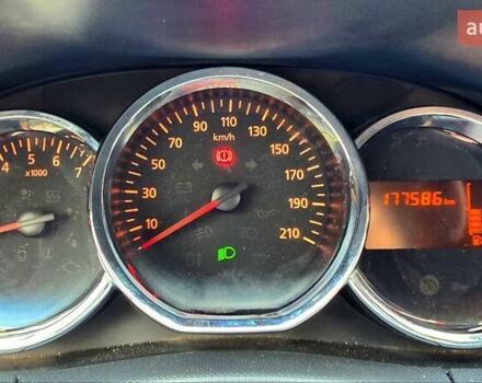 Білий Рено Дастер, об'ємом двигуна 1.6 л та пробігом 177 тис. км за 11000 $, фото 7 на Automoto.ua