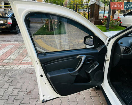 Рено Дастер 2016 в Киеве на Automoto.ua Белый Рено Дастер, объемом двигателя 1.46 л и пробегом 253 тыс. км за 11500 $, фото 15 на Automoto.ua