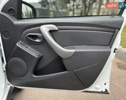 Белый Рено Дастер, объемом двигателя 1.46 л и пробегом 294 тыс. км за 9500 $, фото 9 на Automoto.ua