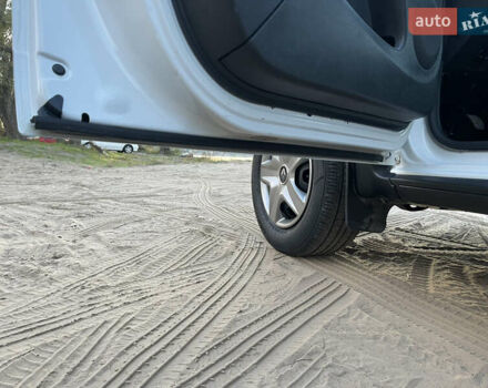 Белый Рено Дастер, объемом двигателя 1.46 л и пробегом 158 тыс. км за 9900 $, фото 51 на Automoto.ua