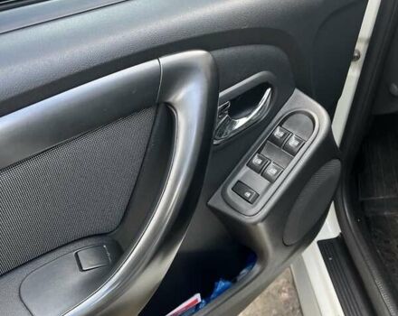 Рено Дастер 2017 в Днепре (Днепропетровске) на Automoto.ua Белый Рено Дастер, объемом двигателя 1.46 л и пробегом 150 тыс. км за 13000 $, фото 2 на Automoto.ua