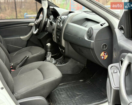 Белый Рено Дастер, объемом двигателя 1.5 л и пробегом 218 тыс. км за 9500 $, фото 14 на Automoto.ua
