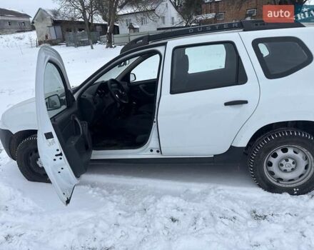 Белый Рено Дастер, объемом двигателя 1.46 л и пробегом 223 тыс. км за 11500 $, фото 2 на Automoto.ua