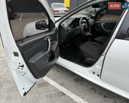 Белый Рено Дастер, объемом двигателя 1.5 л и пробегом 218 тыс. км за 9500 $, фото 22 на Automoto.ua