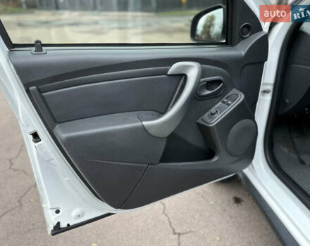 Белый Рено Дастер, объемом двигателя 1.46 л и пробегом 294 тыс. км за 9500 $, фото 10 на Automoto.ua