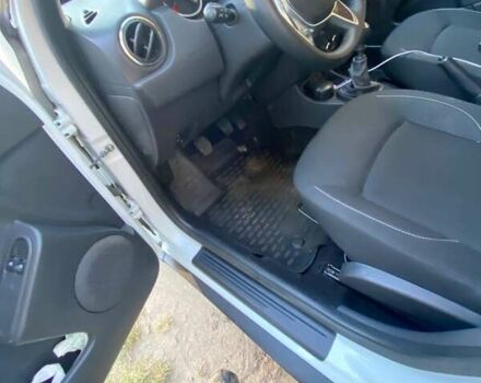 Белый Рено Дастер, объемом двигателя 1.46 л и пробегом 292 тыс. км за 11500 $, фото 15 на Automoto.ua