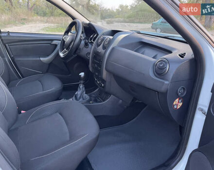 Белый Рено Дастер, объемом двигателя 1.46 л и пробегом 158 тыс. км за 9900 $, фото 42 на Automoto.ua