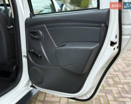 Белый Рено Дастер, объемом двигателя 1.46 л и пробегом 163 тыс. км за 10700 $, фото 30 на Automoto.ua