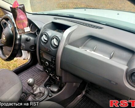 Белый Рено Дастер, объемом двигателя 1.5 л и пробегом 217 тыс. км за 10200 $, фото 5 на Automoto.ua