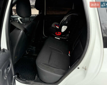 Белый Рено Дастер, объемом двигателя 1.5 л и пробегом 218 тыс. км за 9500 $, фото 21 на Automoto.ua