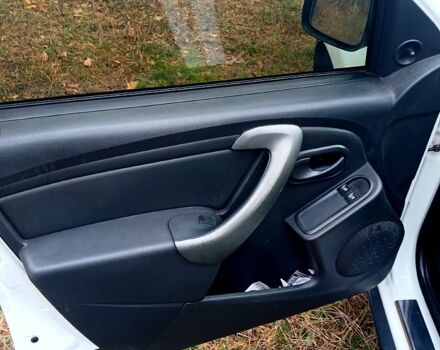 Белый Рено Дастер, объемом двигателя 1.5 л и пробегом 217 тыс. км за 10200 $, фото 4 на Automoto.ua