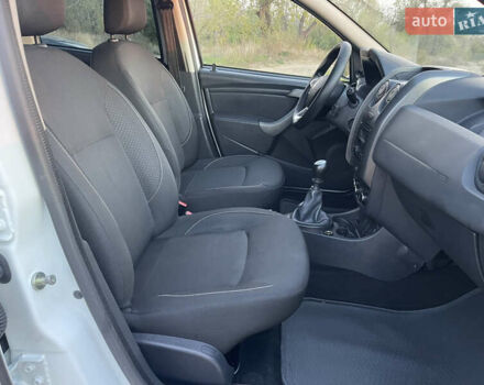 Белый Рено Дастер, объемом двигателя 1.46 л и пробегом 158 тыс. км за 9900 $, фото 38 на Automoto.ua