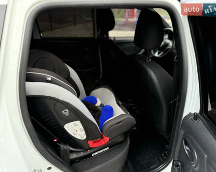 Белый Рено Дастер, объемом двигателя 1.5 л и пробегом 218 тыс. км за 9500 $, фото 17 на Automoto.ua