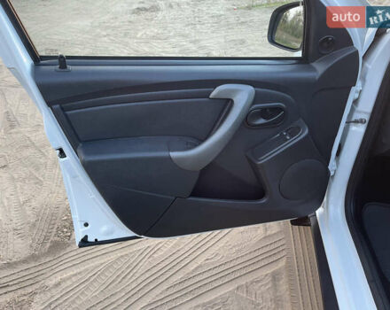 Белый Рено Дастер, объемом двигателя 1.46 л и пробегом 158 тыс. км за 9900 $, фото 45 на Automoto.ua