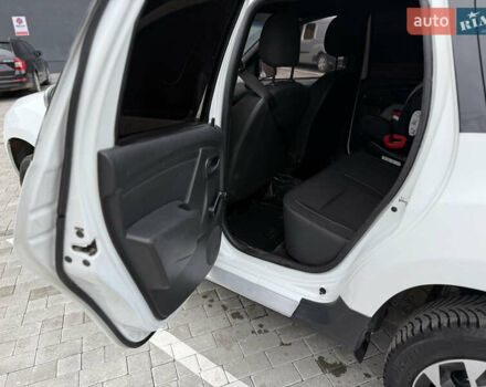 Белый Рено Дастер, объемом двигателя 1.5 л и пробегом 218 тыс. км за 9500 $, фото 20 на Automoto.ua