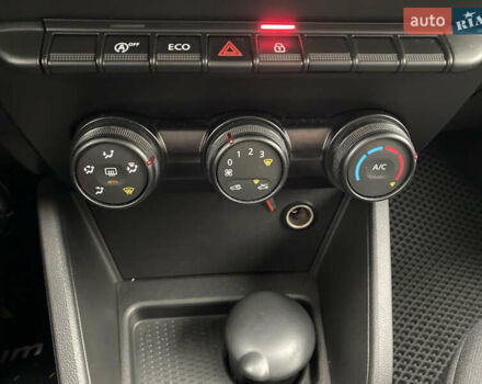 Білий Рено Дастер, об'ємом двигуна 1.5 л та пробігом 70 тис. км за 16200 $, фото 20 на Automoto.ua