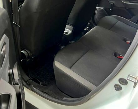 Белый Рено Дастер, объемом двигателя 1.5 л и пробегом 290 тыс. км за 12000 $, фото 6 на Automoto.ua