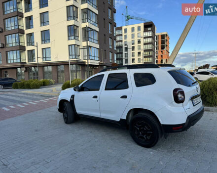 Белый Рено Дастер, объемом двигателя 1.46 л и пробегом 280 тыс. км за 12500 $, фото 2 на Automoto.ua