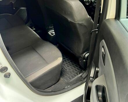 Белый Рено Дастер, объемом двигателя 1.5 л и пробегом 290 тыс. км за 12000 $, фото 4 на Automoto.ua