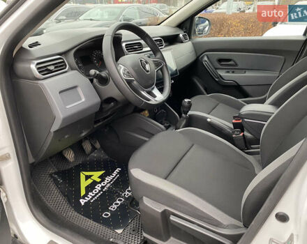 Білий Рено Дастер, об'ємом двигуна 1.5 л та пробігом 70 тис. км за 16200 $, фото 19 на Automoto.ua