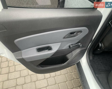 Білий Рено Дастер, об'ємом двигуна 1.5 л та пробігом 220 тис. км за 12450 $, фото 6 на Automoto.ua