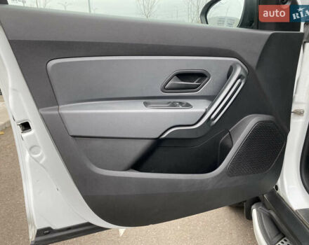 Білий Рено Дастер, об'ємом двигуна 1.5 л та пробігом 70 тис. км за 16200 $, фото 18 на Automoto.ua