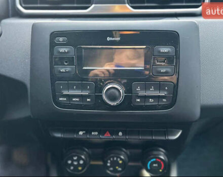 Білий Рено Дастер, об'ємом двигуна 1.6 л та пробігом 106 тис. км за 11500 $, фото 6 на Automoto.ua