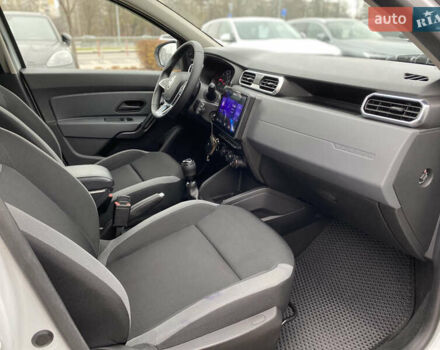 Білий Рено Дастер, об'ємом двигуна 1.5 л та пробігом 70 тис. км за 16200 $, фото 25 на Automoto.ua