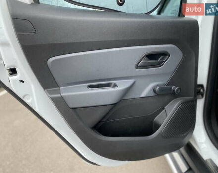 Білий Рено Дастер, об'ємом двигуна 1.5 л та пробігом 70 тис. км за 16200 $, фото 31 на Automoto.ua