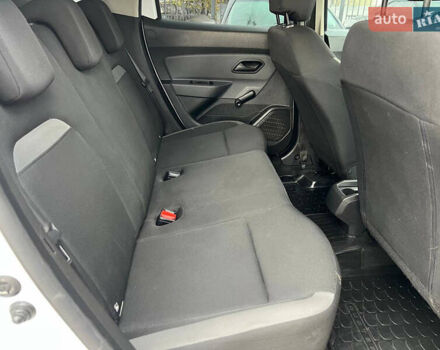 Белый Рено Дастер, объемом двигателя 1.6 л и пробегом 147 тыс. км за 13950 $, фото 12 на Automoto.ua