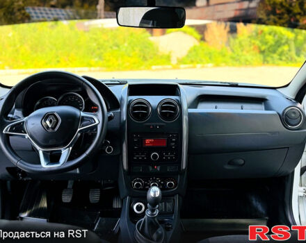 Белый Рено Дастер, объемом двигателя 1.5 л и пробегом 67 тыс. км за 14800 $, фото 6 на Automoto.ua