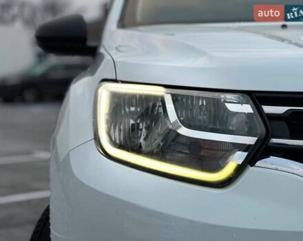 Білий Рено Дастер, об'ємом двигуна 1.6 л та пробігом 97 тис. км за 12790 $, фото 2 на Automoto.ua