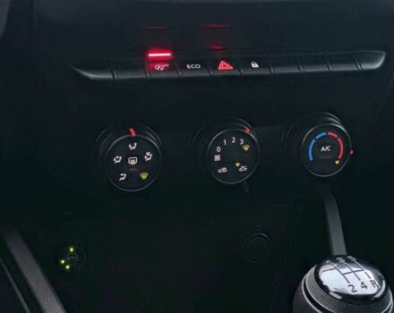 Білий Рено Дастер, об'ємом двигуна 1.6 л та пробігом 97 тис. км за 12790 $, фото 21 на Automoto.ua