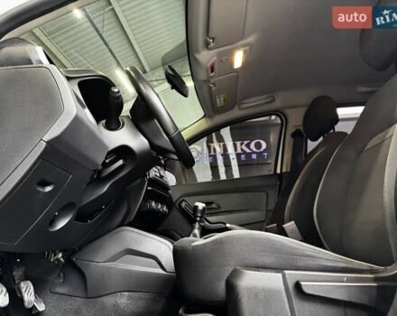 Білий Рено Дастер, об'ємом двигуна 1.6 л та пробігом 231 тис. км за 12500 $, фото 31 на Automoto.ua