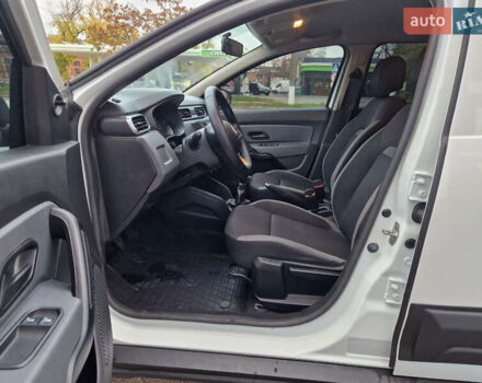 Белый Рено Дастер, объемом двигателя 1.5 л и пробегом 87 тыс. км за 15500 $, фото 6 на Automoto.ua