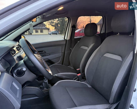 Білий Рено Дастер, об'ємом двигуна 1.5 л та пробігом 152 тис. км за 14999 $, фото 14 на Automoto.ua