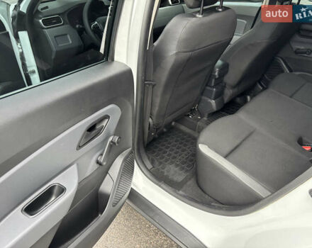 Білий Рено Дастер, об'ємом двигуна 1.46 л та пробігом 57 тис. км за 14800 $, фото 10 на Automoto.ua