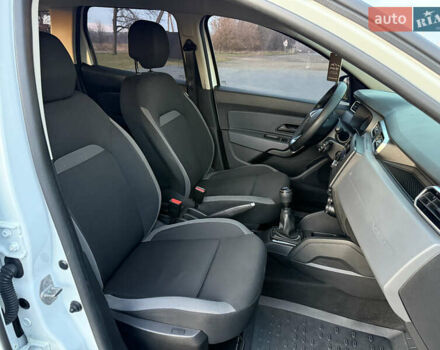 Білий Рено Дастер, об'ємом двигуна 1.5 л та пробігом 152 тис. км за 14999 $, фото 24 на Automoto.ua