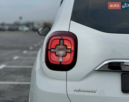 Білий Рено Дастер, об'ємом двигуна 1.6 л та пробігом 97 тис. км за 12790 $, фото 6 на Automoto.ua