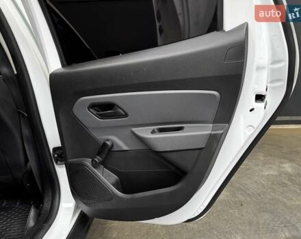 Білий Рено Дастер, об'ємом двигуна 1.6 л та пробігом 231 тис. км за 12500 $, фото 35 на Automoto.ua