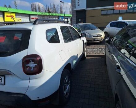 Белый Рено Дастер, объемом двигателя 1.6 л и пробегом 42 тыс. км за 15800 $, фото 1 на Automoto.ua
