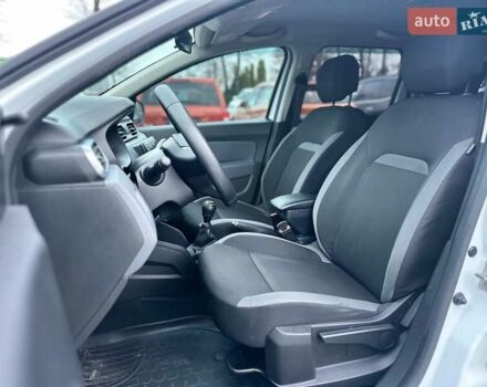 Білий Рено Дастер, об'ємом двигуна 1.6 л та пробігом 97 тис. км за 12790 $, фото 7 на Automoto.ua