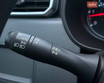 Білий Рено Дастер, об'ємом двигуна 1.6 л та пробігом 97 тис. км за 12790 $, фото 26 на Automoto.ua