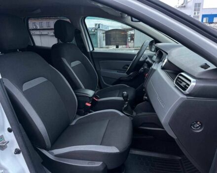 Білий Рено Дастер, об'ємом двигуна 1.6 л та пробігом 97 тис. км за 12790 $, фото 11 на Automoto.ua