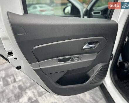 Білий Рено Дастер, об'ємом двигуна 1.6 л та пробігом 30 тис. км за 16300 $, фото 59 на Automoto.ua