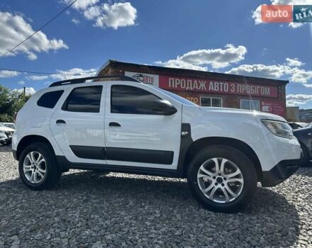 Белый Рено Дастер, объемом двигателя 1.6 л и пробегом 108 тыс. км за 12500 $, фото 5 на Automoto.ua