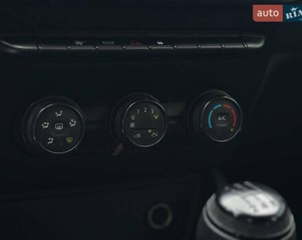 Білий Рено Дастер, об'ємом двигуна 1.6 л та пробігом 220 тис. км за 12500 $, фото 12 на Automoto.ua