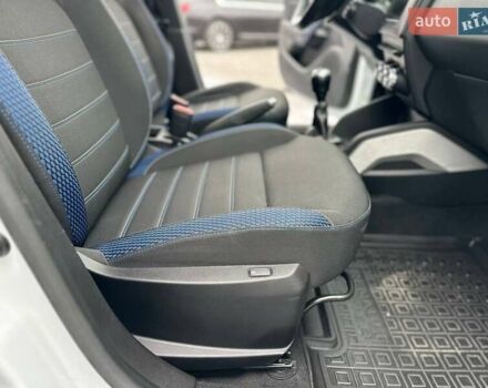 Білий Рено Дастер, об'ємом двигуна 1.6 л та пробігом 30 тис. км за 16300 $, фото 41 на Automoto.ua