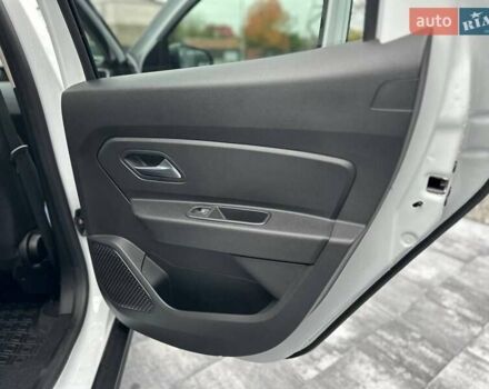 Білий Рено Дастер, об'ємом двигуна 1.6 л та пробігом 30 тис. км за 16300 $, фото 51 на Automoto.ua